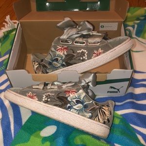 Grey Basket Heart Hyper Emb 6.5